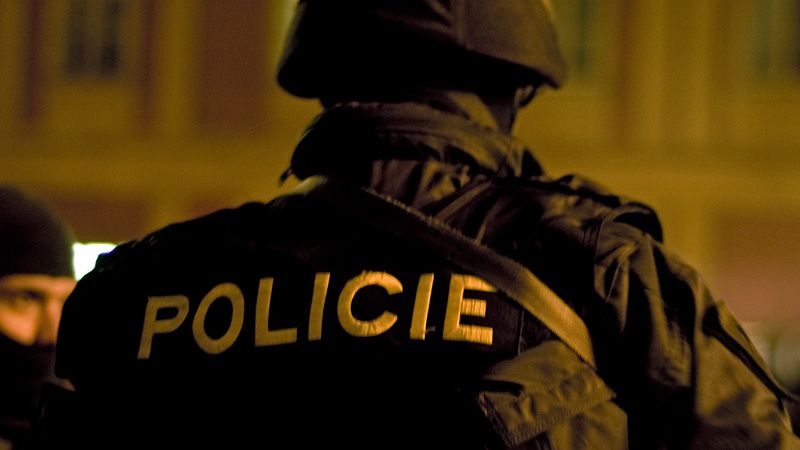 Schoval se v chebské prodejně těsně před zavíračkou. V noci ho prozradil alarm